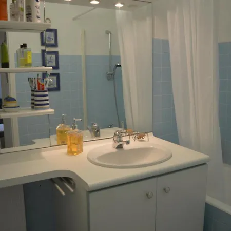 Apartment T2 Climatise Avec Parking Proche - Fr-1-225c-6